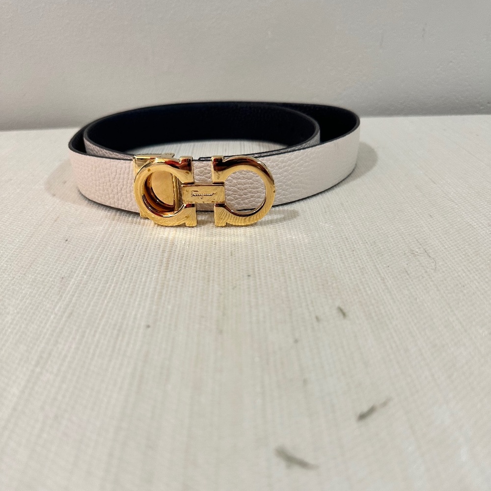 Reversible black and white Ferragamo belt (38 inches long)